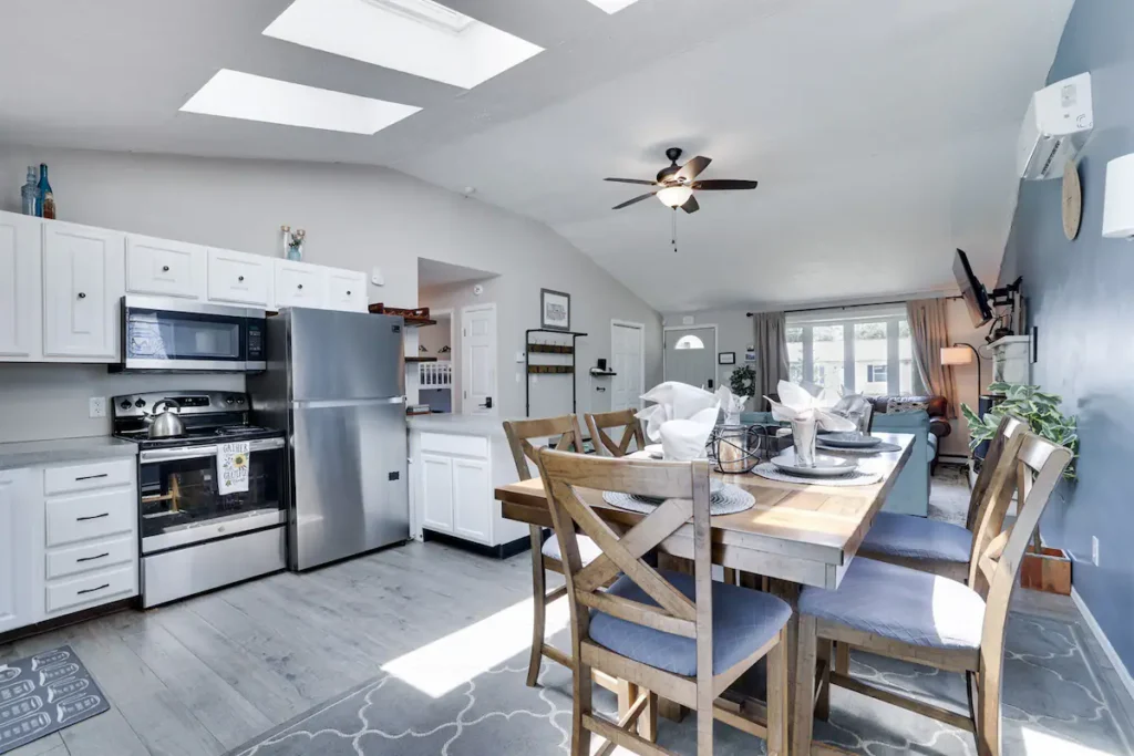 Bright, modern kitchen